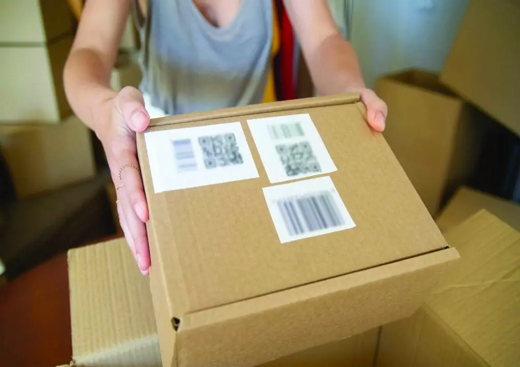 A women delivery a box to someone